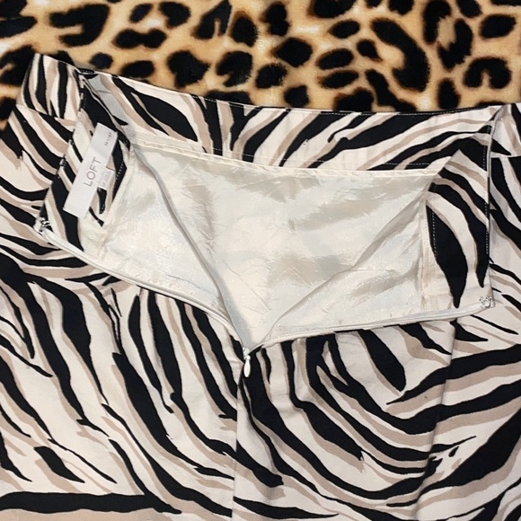 •LOFT•OFF WHITE/BLACK/TAN WAVY STRIPED TEXTURED SKIRT SIZE 6P IN EUC 100% LINED - Picture 5 of 8